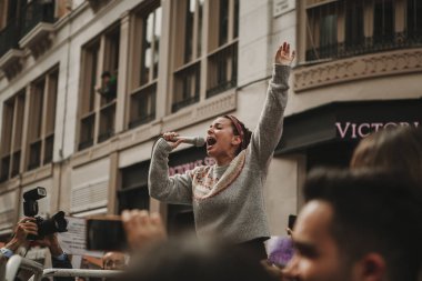 Malaga, İspanya - 8 Mart 2018: Binlerce kadın Feminist Strike kadınlar gününde Şehir Merkezi, Malaga, İspanya, 8th Mart 2018 katılmak.
