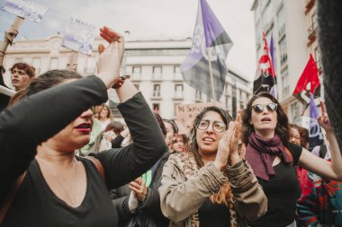 Malaga, İspanya - 8 Mart 2018: Binlerce kadın Feminist Strike kadınlar gününde Şehir Merkezi, Malaga, İspanya, 8th Mart 2018 katılmak.