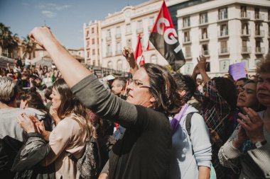 Malaga, İspanya - 8 Mart 2018: Binlerce kadın Feminist Strike kadınlar gününde Şehir Merkezi, Malaga, İspanya, 8th Mart 2018 katılmak.