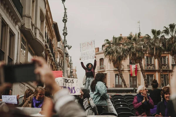 马拉加 西班牙 2018年3月8日 在2018年3月8日在西班牙马拉加市中心的妇女日 数以千计的妇女参加女权主义罢工 — 图库照片