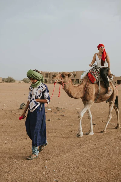 Sahara Desert Morocco September 18Th 2019 Berber Man Guiding Caravan — Zdjęcie stockowe