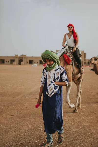 Sahara Desert Morocco September 18Th 2019 Berber Man Guiding Caravan — Zdjęcie stockowe