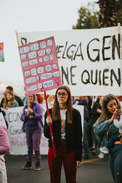 Малага Испания Марта 2020 Женщина Феминистским Знаменем Время Забастовки Феминисток — стоковое фото