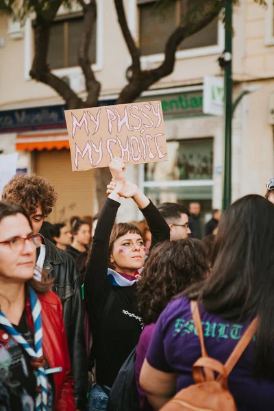 Malaga Espanha Março 2020 Mulher Mostrando Bandeiras Feministas Durante Greve — Fotografia de Stock
