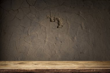 Tahta meşe varili beyaz arkaplanda izole edilmiş.