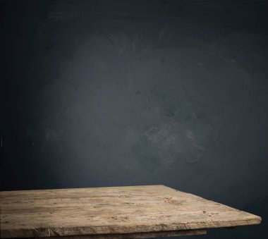 Bira varil üzerinde ahşap arka plan masaya