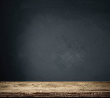 Bira varil üzerinde ahşap arka plan masaya