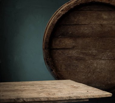 Bira varil üzerinde ahşap arka plan masaya