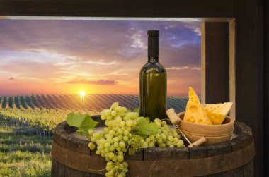 Tuscany, İtalya 'da üzüm bağında kırmızı şarap