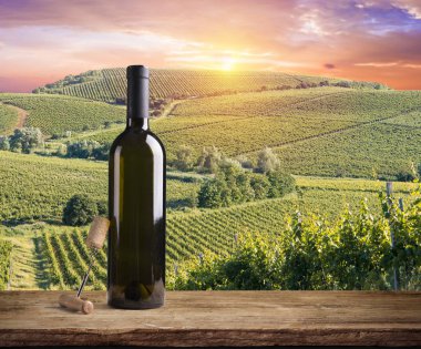 Tuscany, İtalya 'da üzüm bağında kırmızı şarap