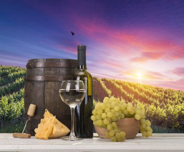 Tuscany, İtalya 'da üzüm bağında kırmızı şarap
