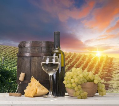 Altın ışık boğulmuş güzel sonbahar bataklık sahne korumalı sulak alanlar