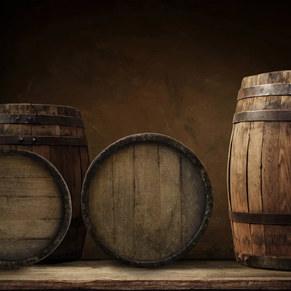 Brick wall and barrel — Stock Photo, Image