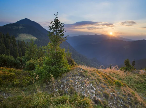 Pasma górskie z Ukrainy z wysokich szczytów Alp — Zdjęcie stockowe