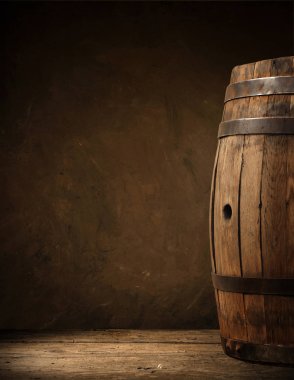 Tahta meşe varili beyaz arkaplanda izole edilmiş.