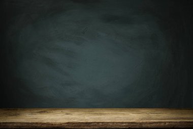 Tahta meşe varili beyaz arkaplanda izole edilmiş.