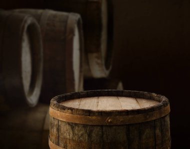 varil ve yıpranmış eski tablo ahşap arka plan