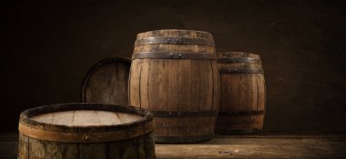 varil ve yıpranmış eski tablo ahşap arka plan