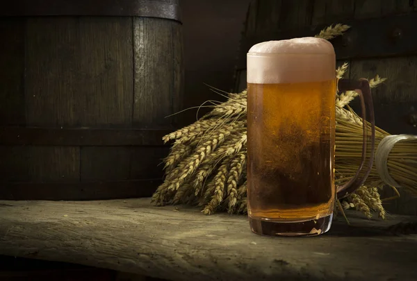 Background of barrel and worn old table wood — Stock Photo, Image