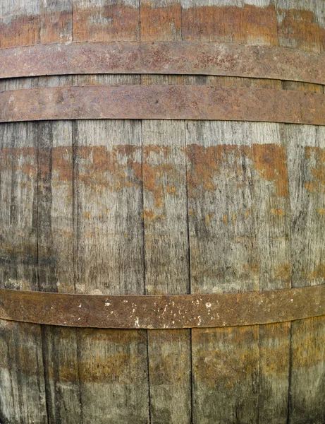 桶和破旧的旧表木质的背景 — 图库照片