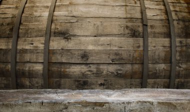 Tahta meşe varili beyaz arkaplanda izole edilmiş.