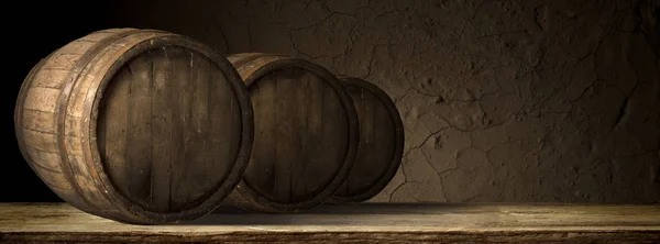 Штопор и деревянная бочка, виноградник на заднем плане — стоковое фото