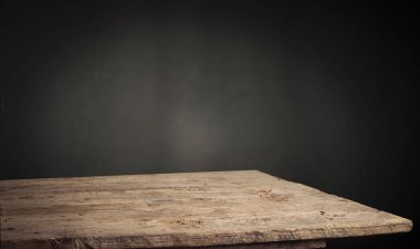 fıçının arka planı ve aşınmış eski ahşap masa