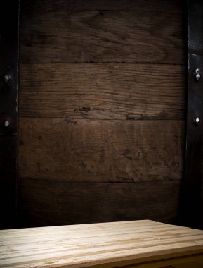 fıçının arka planı ve aşınmış eski ahşap masa