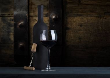 Tuscany, İtalya 'da üzüm bağında kırmızı şarap