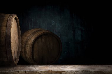 arka plan varil ve ahşap aşınmış eski tablo