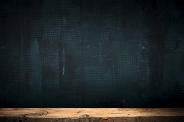 yeşil zemin üzerine ahşap güverte tablo