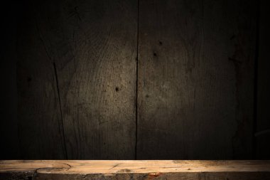 yeşil zemin üzerine ahşap güverte tablo