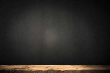 yeşil zemin üzerine ahşap güverte tablo