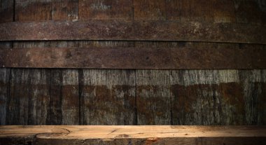 yeşil zemin üzerine ahşap güverte tablo