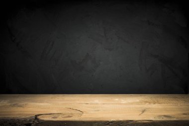 Tahta meşe varili beyaz arkaplanda izole edilmiş.