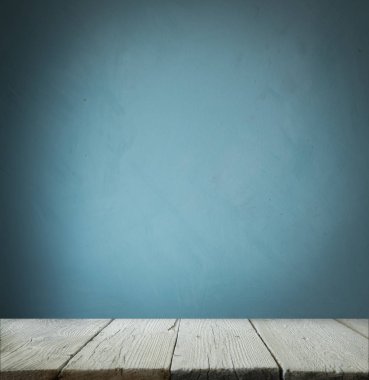 Tahta meşe varili beyaz arkaplanda izole edilmiş.