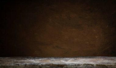 kırmızı şarap şişesi ve şarap kadehi yün fıçıda.