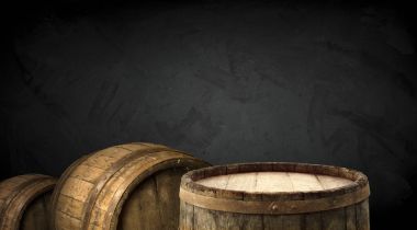 fıçının arka planı ve aşınmış eski ahşap masa