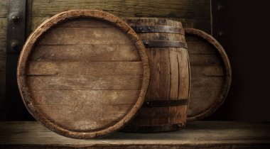 fıçının arka planı ve aşınmış eski ahşap masa