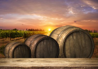 Tuscany, İtalya 'da üzüm bağında kırmızı şarap