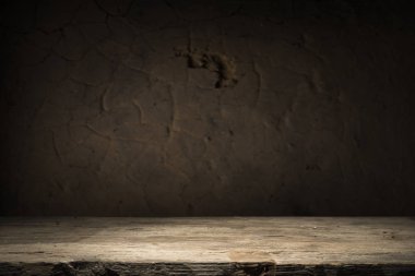 fıçının arka planı ve aşınmış eski ahşap masa