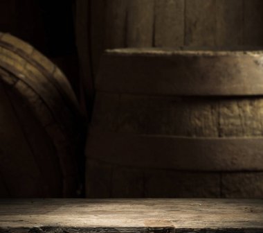 fıçının arka planı ve aşınmış eski ahşap masa