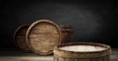 fıçının arka planı ve aşınmış eski ahşap masa