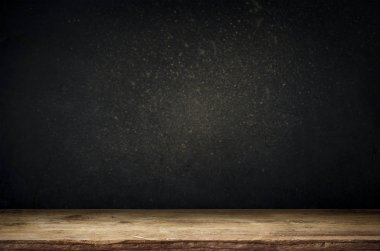 Tahta meşe varili beyaz arkaplanda izole edilmiş.