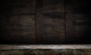 fıçının arka planı ve aşınmış eski ahşap masa