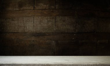 fıçının arka planı ve aşınmış eski ahşap masa