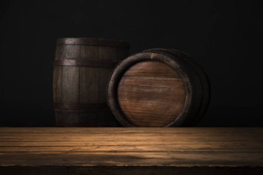 fıçının arka planı ve aşınmış eski ahşap masa