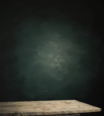 Rustik tuğla duvar bulanıklık arka plan önünde Ahşap masa ürün görüntülemek için masada boş kopyalama alanı ile. Retro tasarım montaj sunumu.