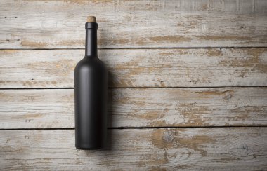 Şarap tadımı rustik kiler ve şarap barı deneyimi: kırmızı şarap cam ve arka planda mükemmel şaraplar toplanması