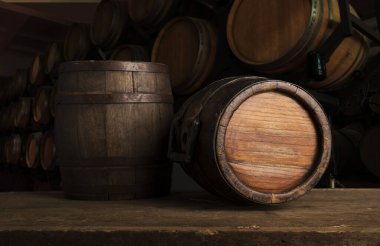 fıçının arka planı ve aşınmış eski ahşap masa